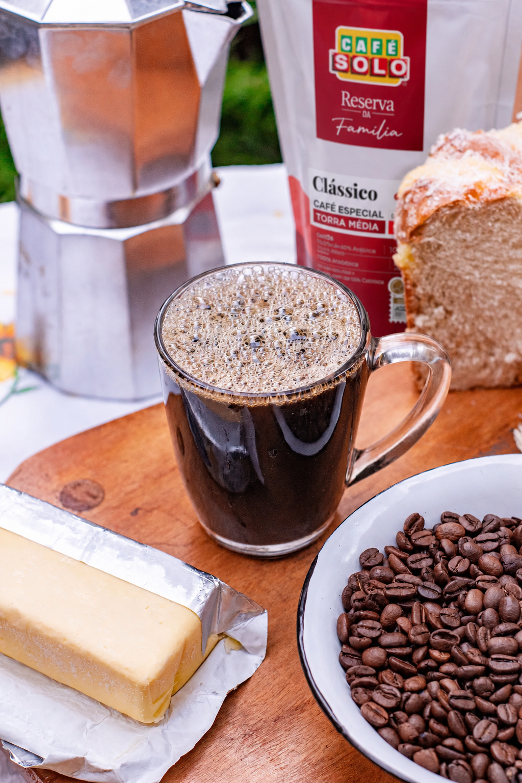 Café coado com a embalagem Clássico Reserva da Família